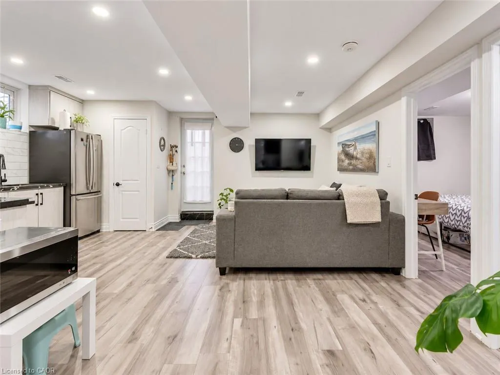 444 Thomas Slee Drive
