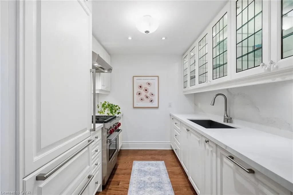 3500 Lakeshore Road W #711