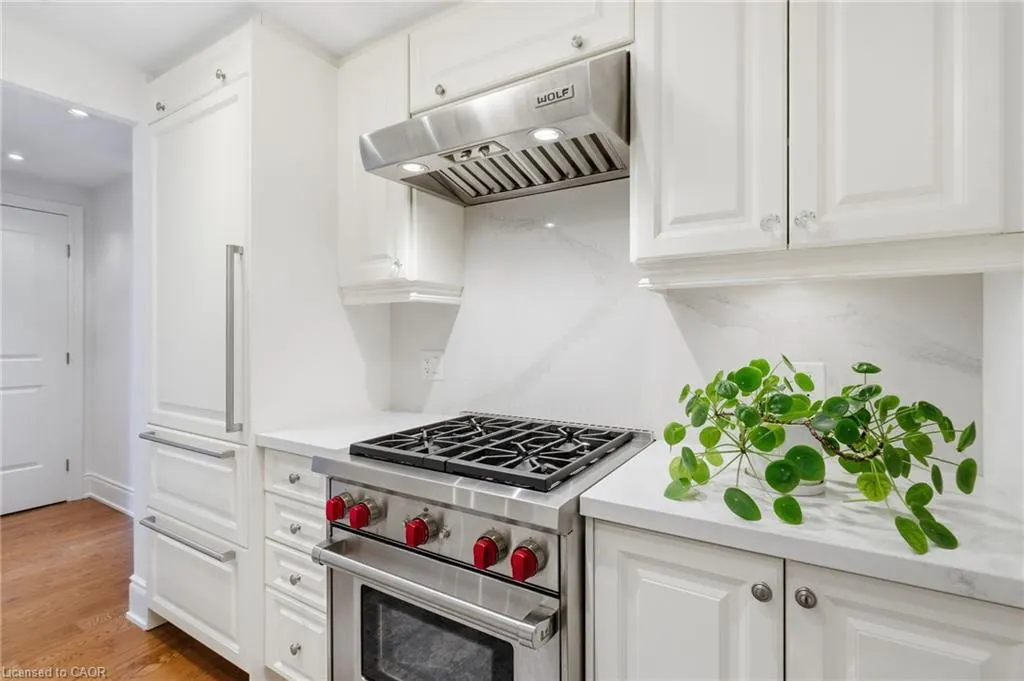 3500 Lakeshore Road W #711