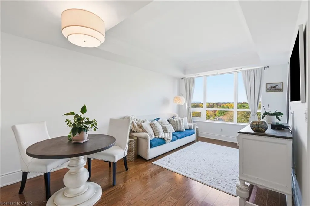 3500 Lakeshore Road W #711