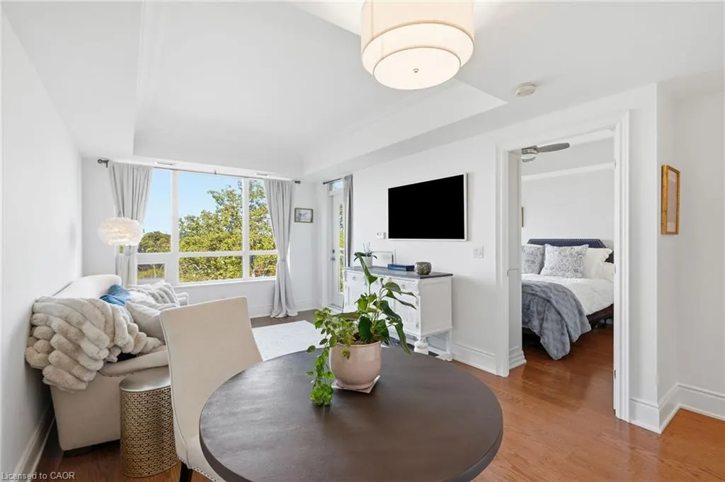 3500 Lakeshore Road W #711