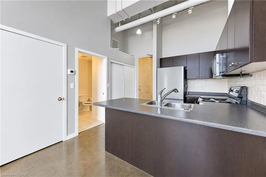 404 King Street W #405