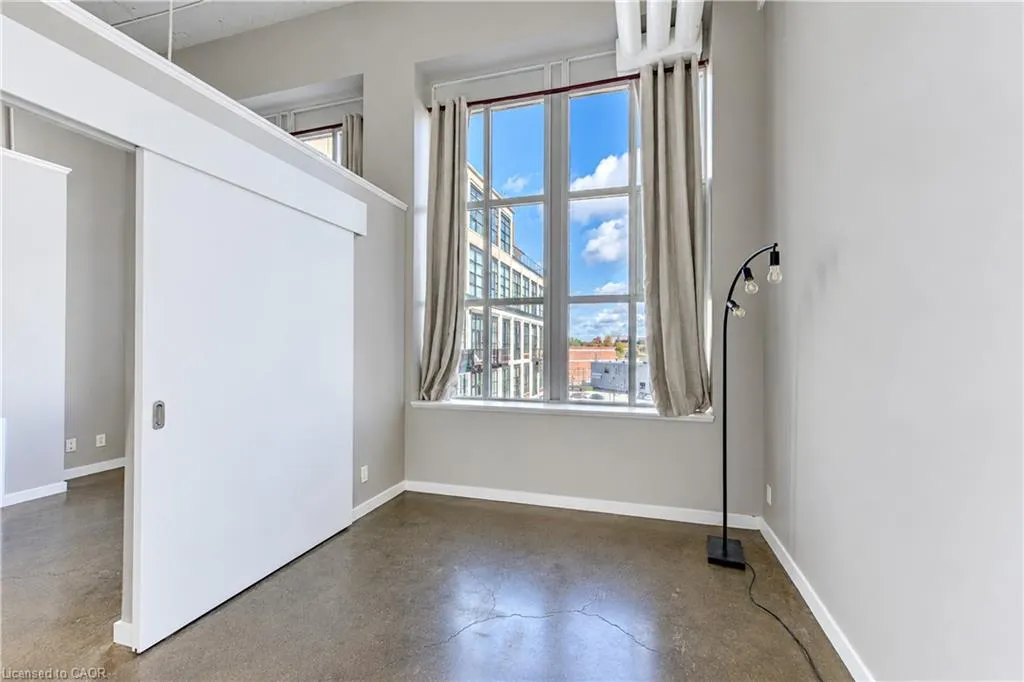 404 King Street W #405