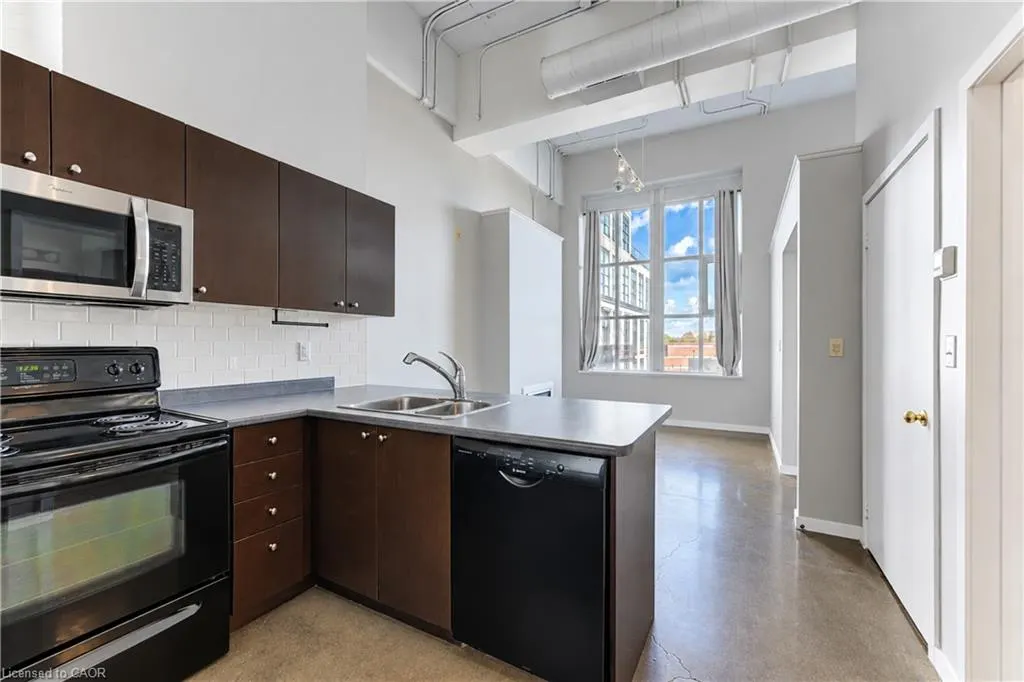 404 King Street W #405