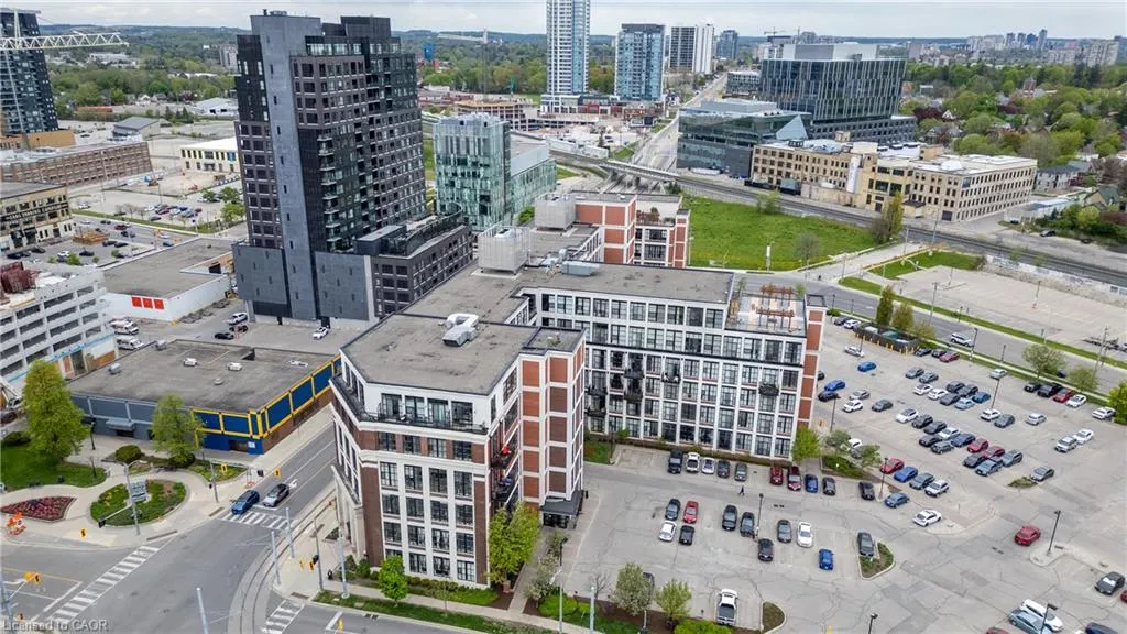 404 King Street W #405
