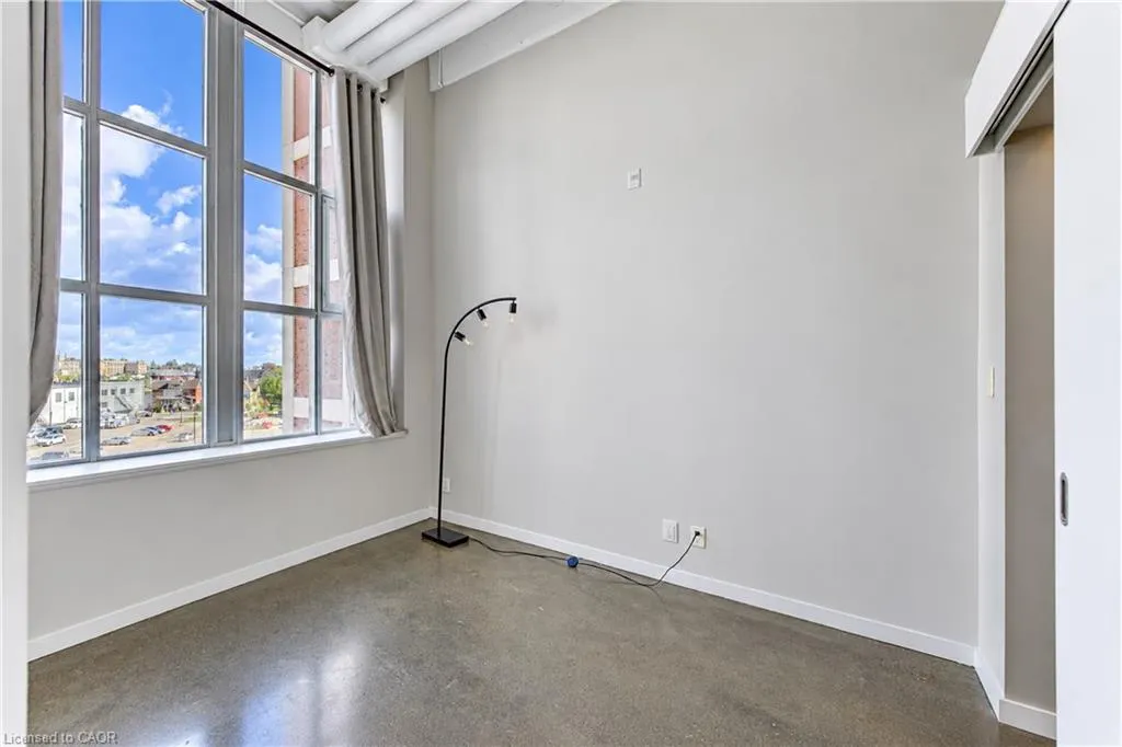 404 King Street W #405