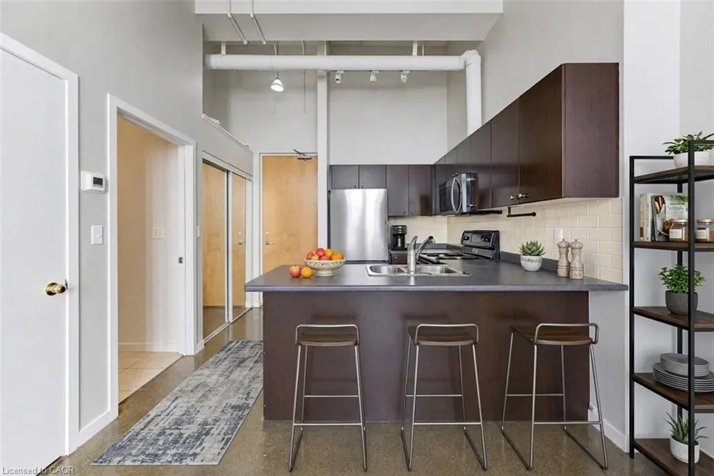 404 King Street W #405