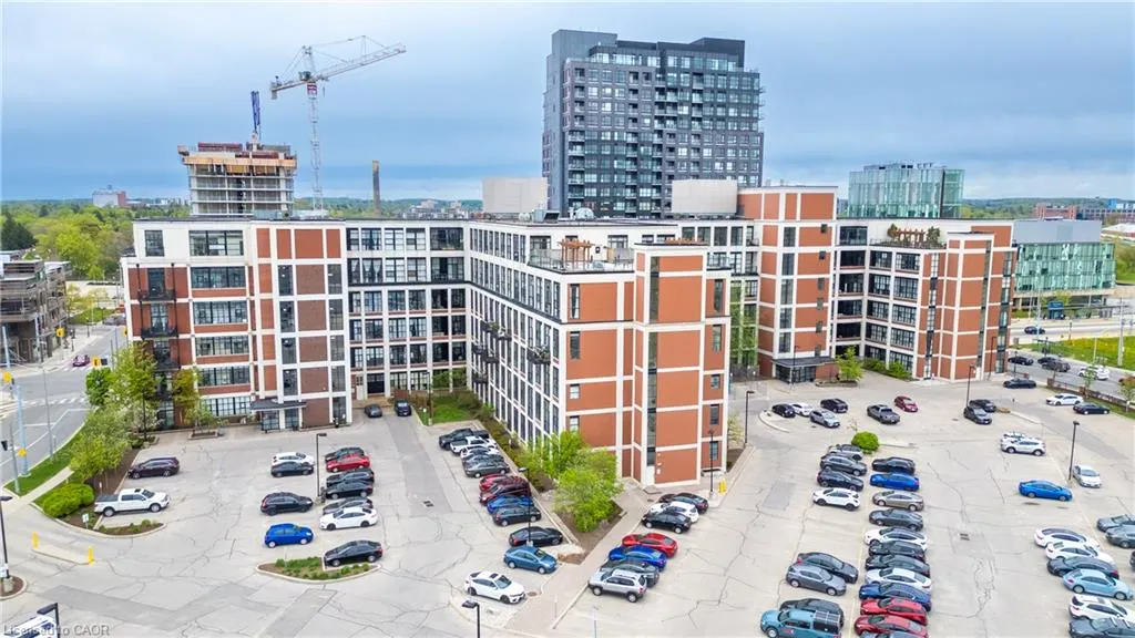 404 King Street W #405
