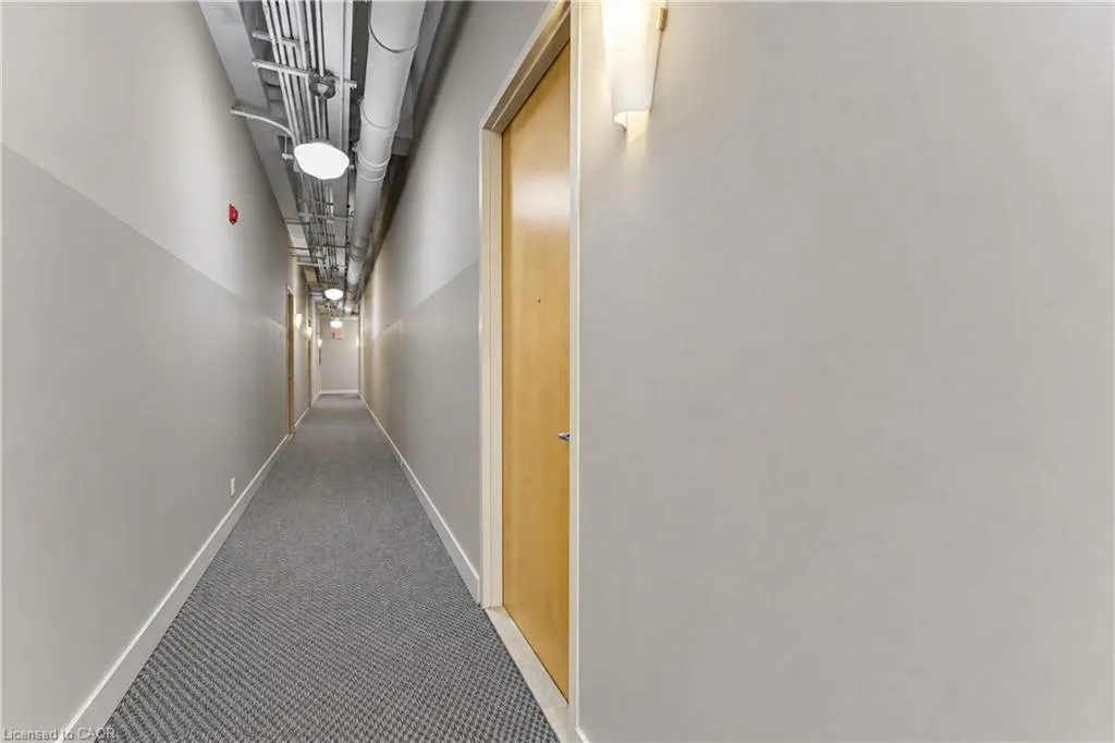 404 King Street W #405