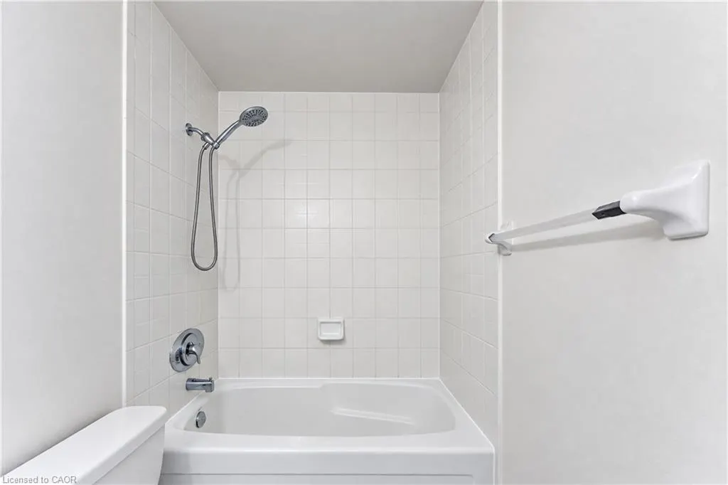 404 King Street W #405