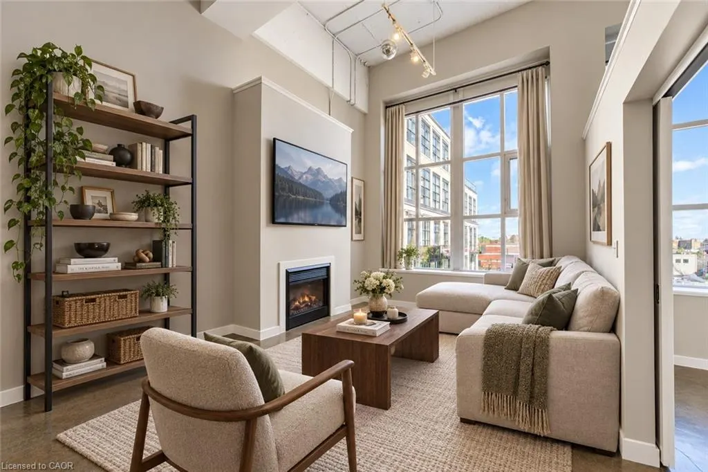 404 King Street W #405