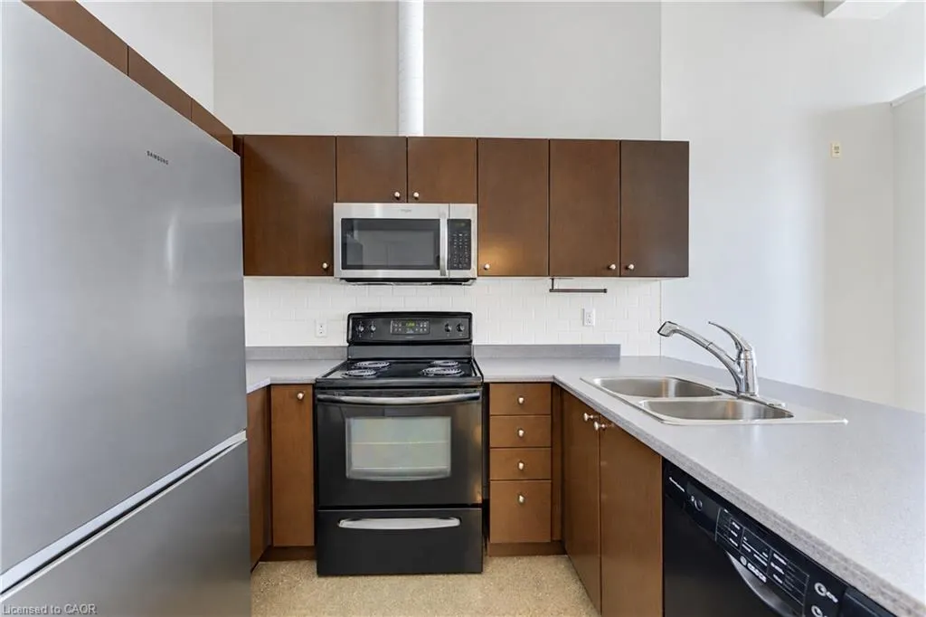 404 King Street W #405