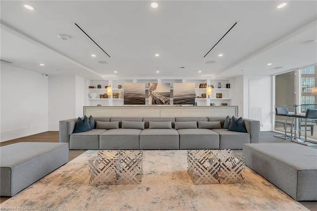 16 Concord Place #PH613