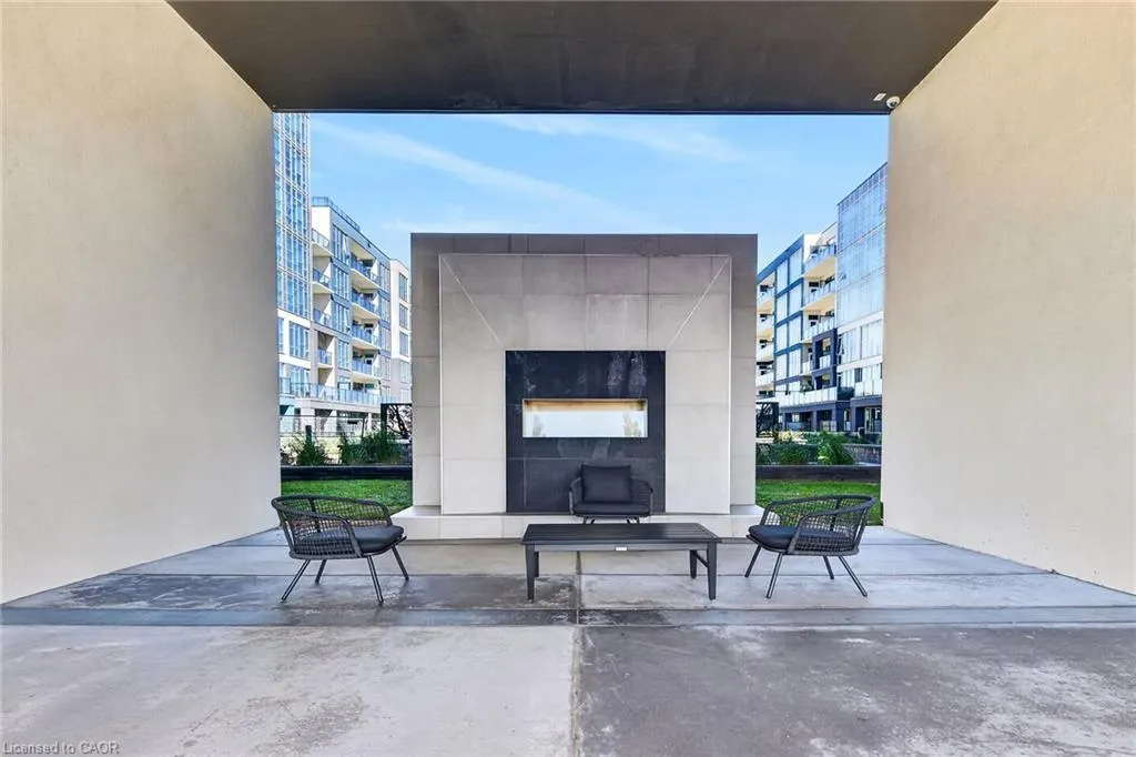 16 Concord Place #PH613