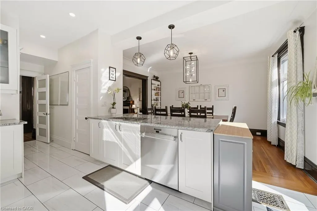 35 Fairleigh Avenue S
