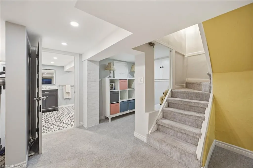 35 Fairleigh Avenue S