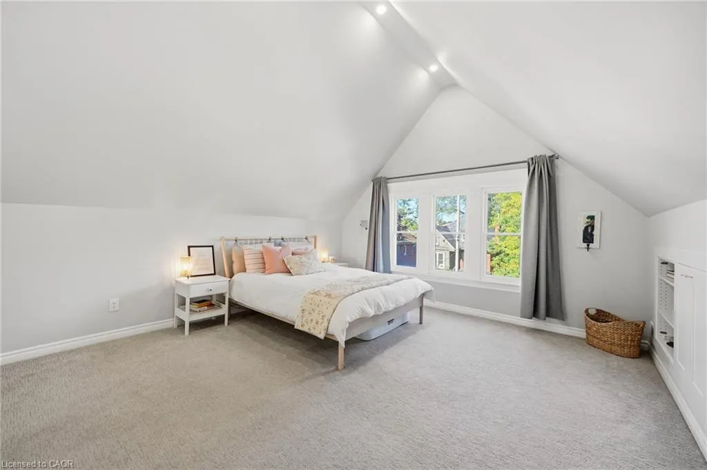 35 Fairleigh Avenue S