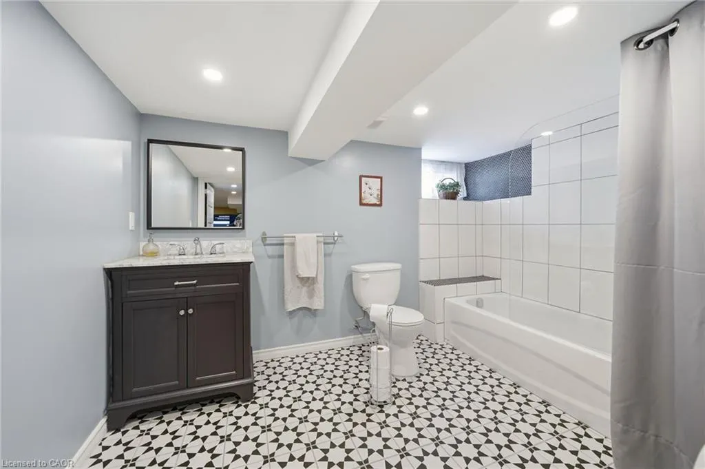 35 Fairleigh Avenue S