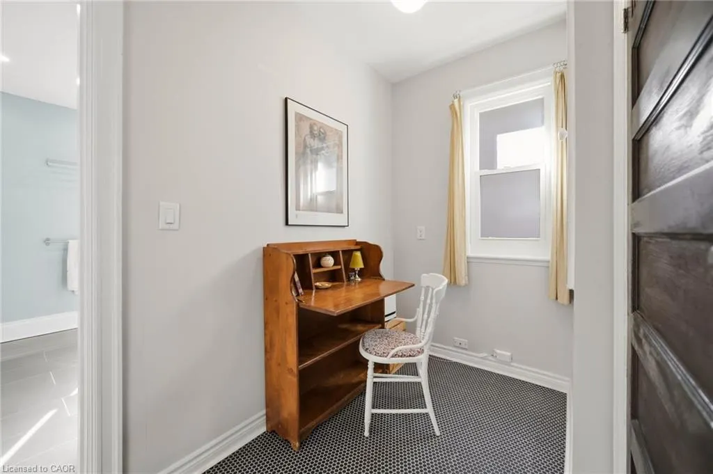 35 Fairleigh Avenue S