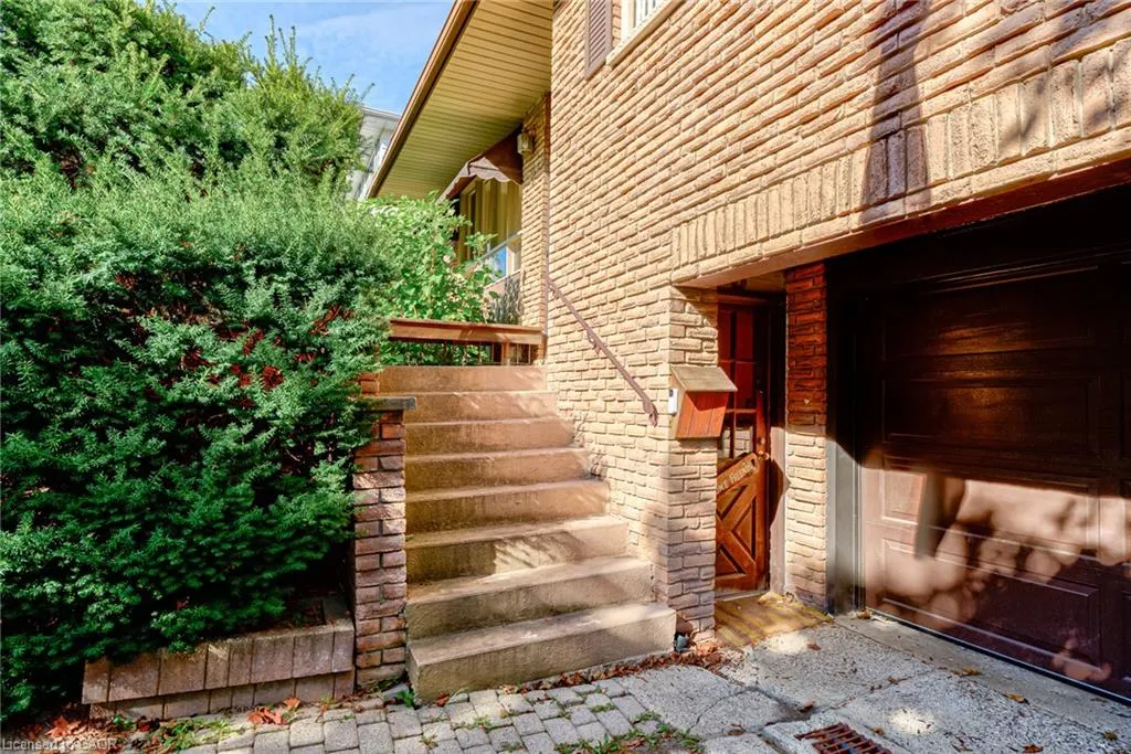 8 Bonnylyn Drive