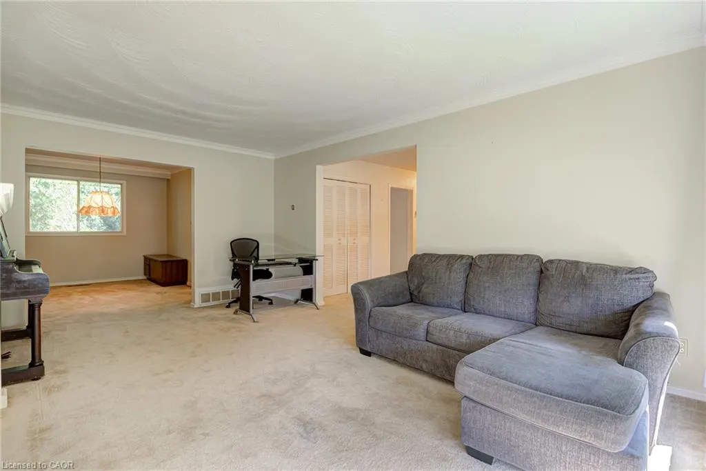 8 Bonnylyn Drive