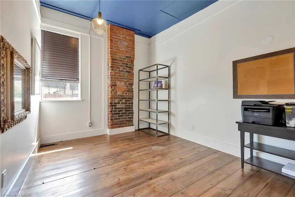 380 King Street E