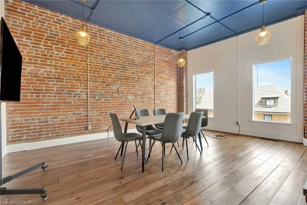 380 King Street E