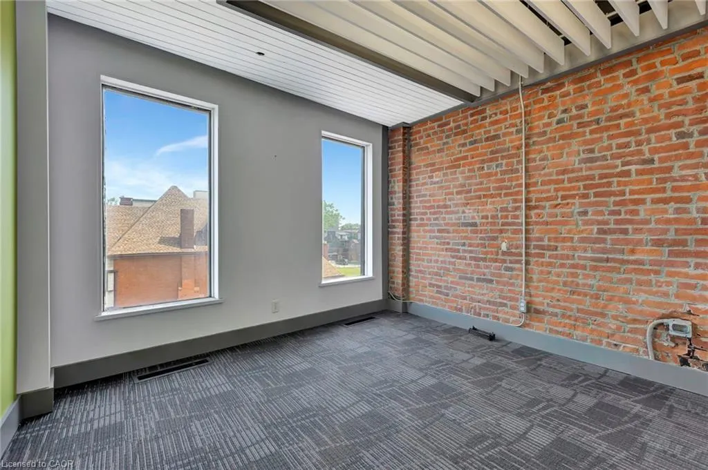 380 King Street E
