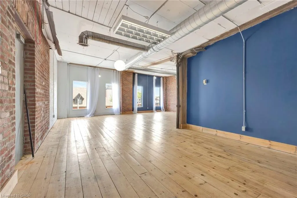380 King Street E