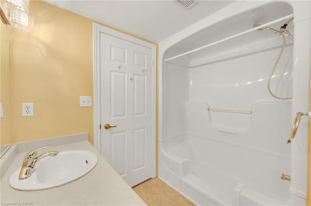 2075 Appleby Line #102