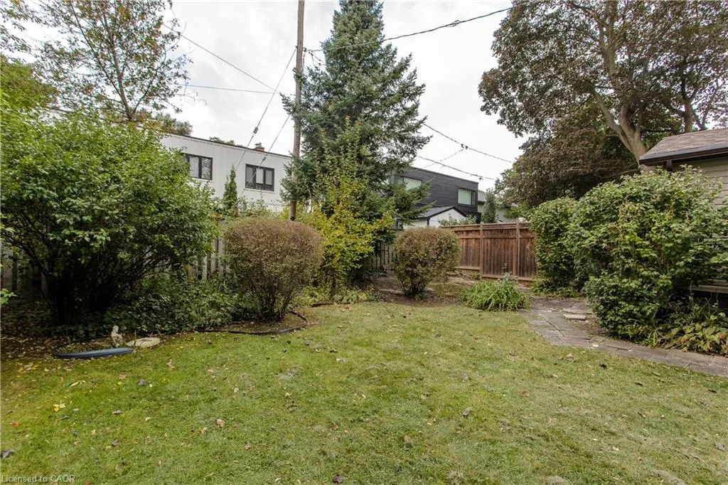 2104 Emerald Crescent