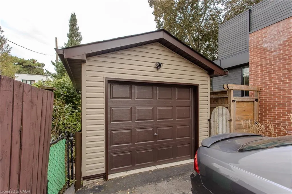 2104 Emerald Crescent