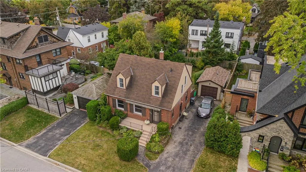 2104 Emerald Crescent