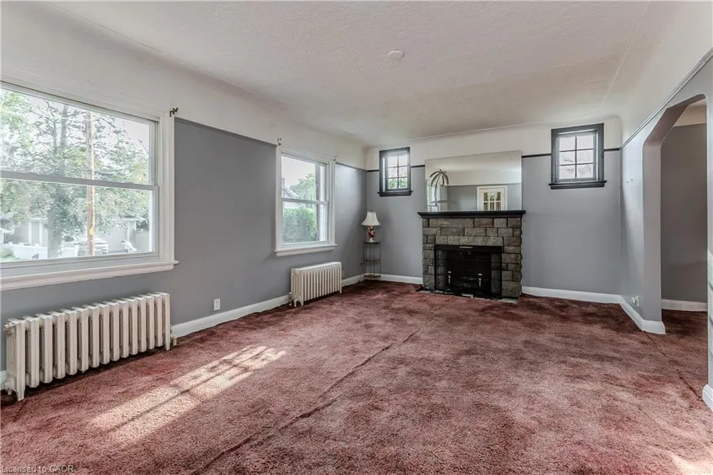 2104 Emerald Crescent