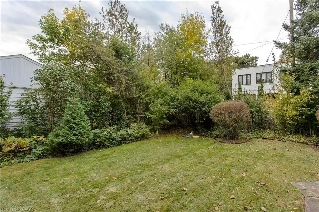 2104 Emerald Crescent