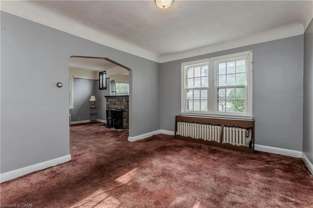 2104 Emerald Crescent