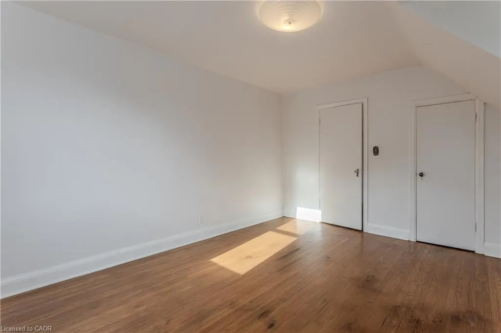 2104 Emerald Crescent