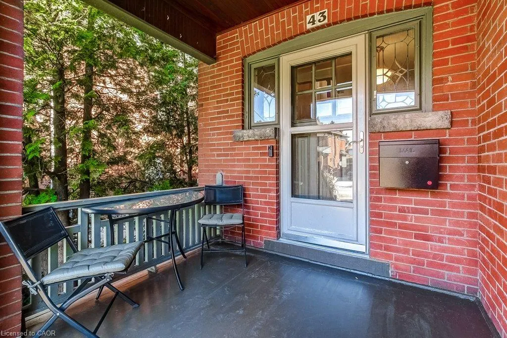 43 Rosslyn Avenue S