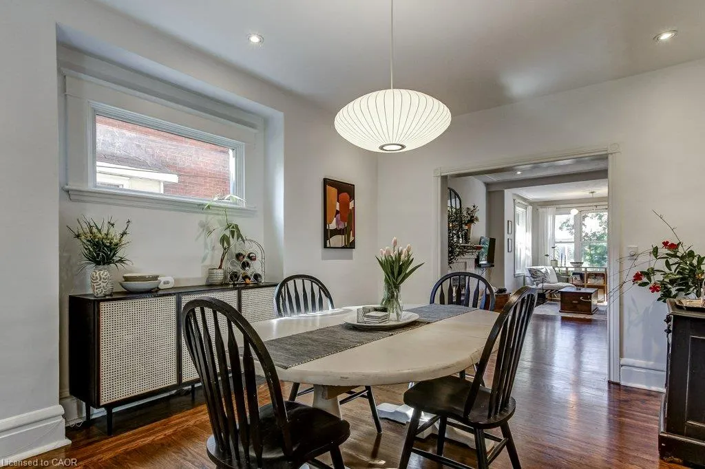 43 Rosslyn Avenue S