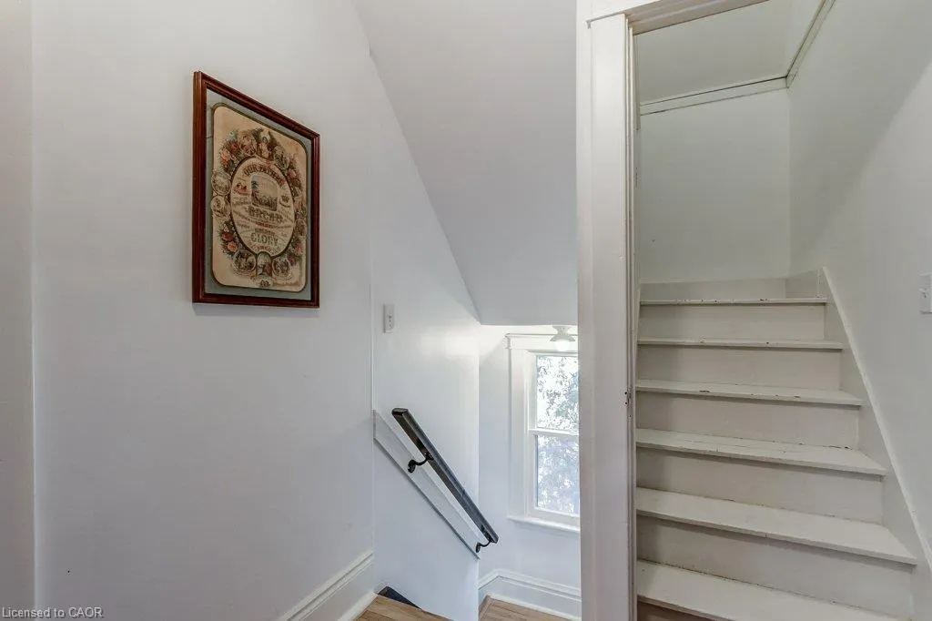 43 Rosslyn Avenue S