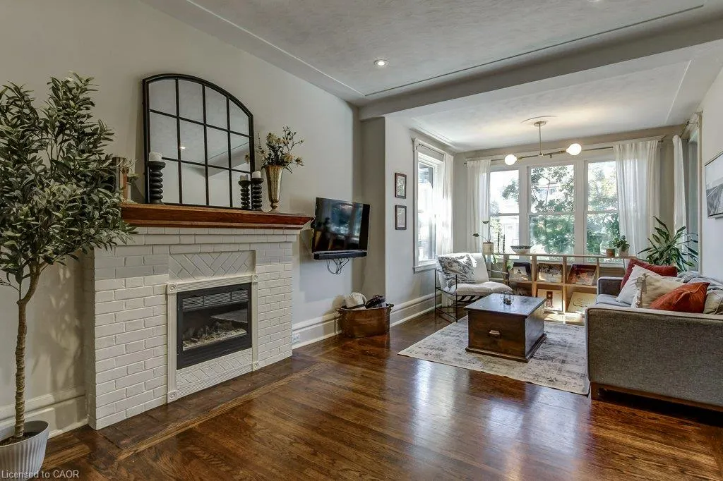 43 Rosslyn Avenue S