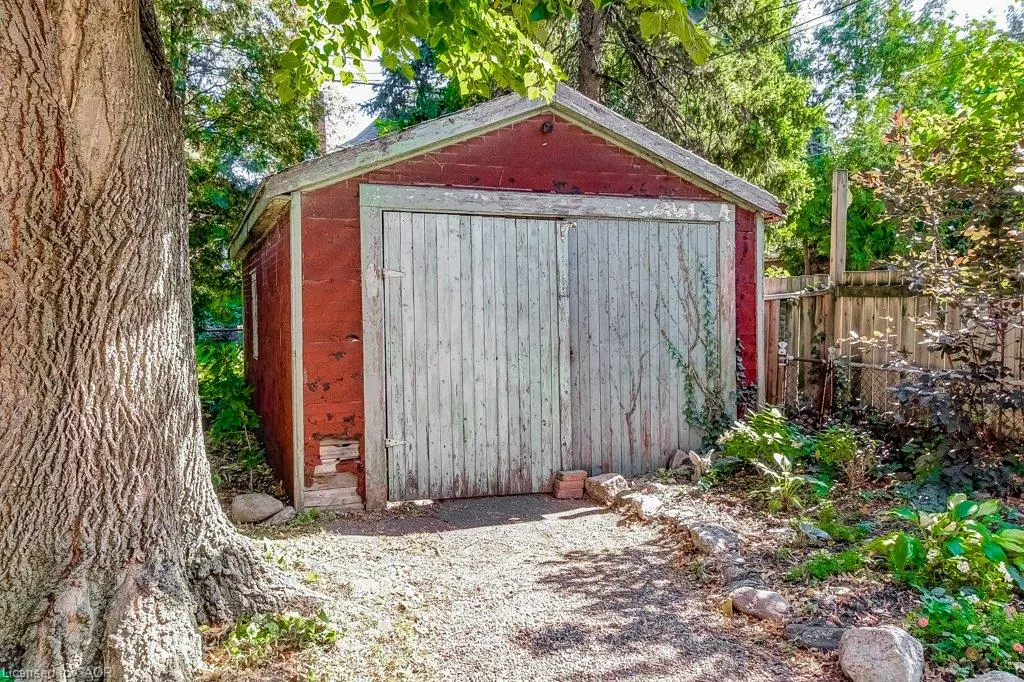 43 Rosslyn Avenue S