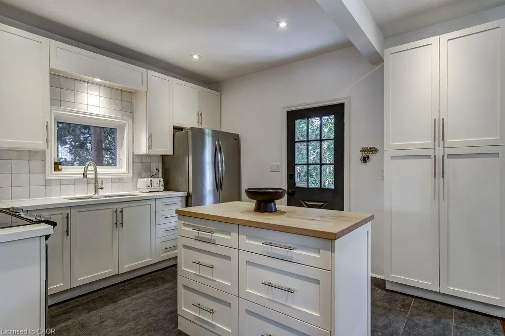 43 Rosslyn Avenue S