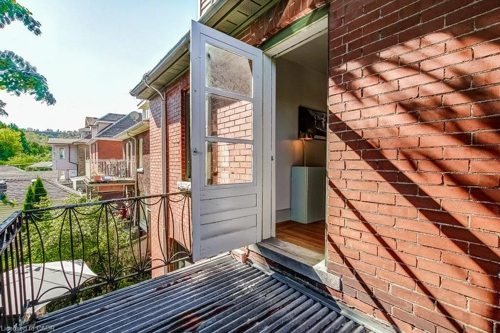 43 Rosslyn Avenue S