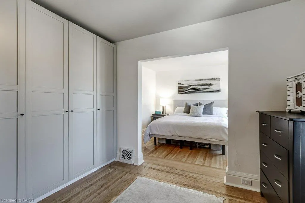 43 Rosslyn Avenue S