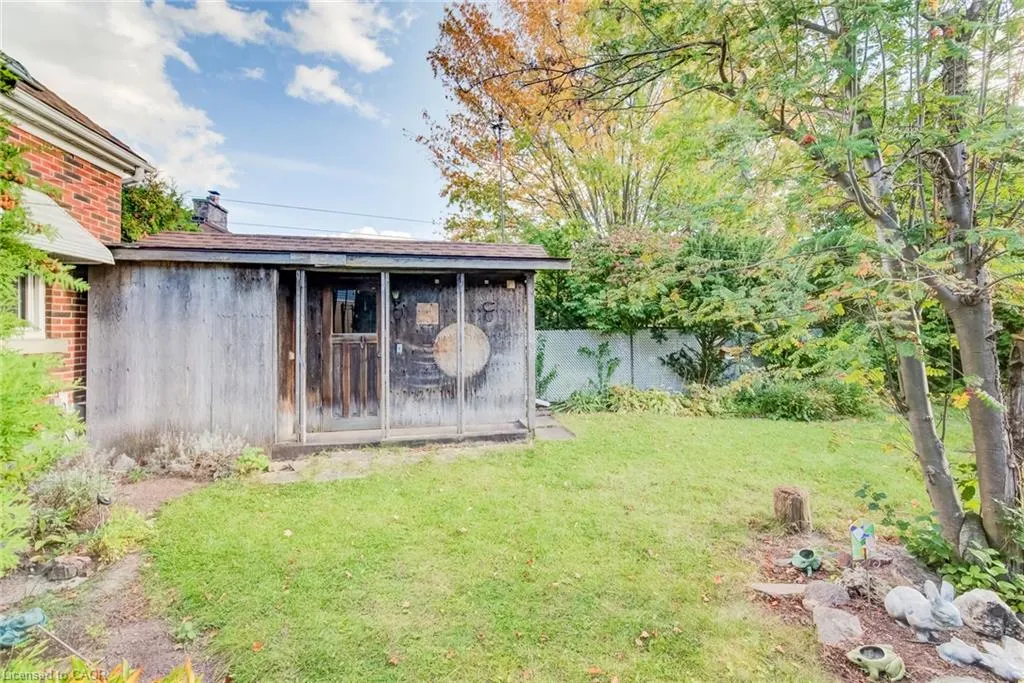 11 Crestwood Avenue