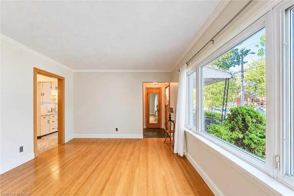 11 Crestwood Avenue