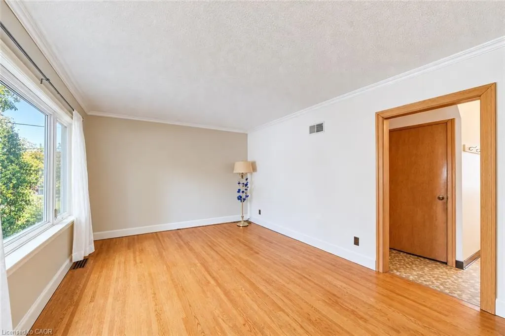 11 Crestwood Avenue
