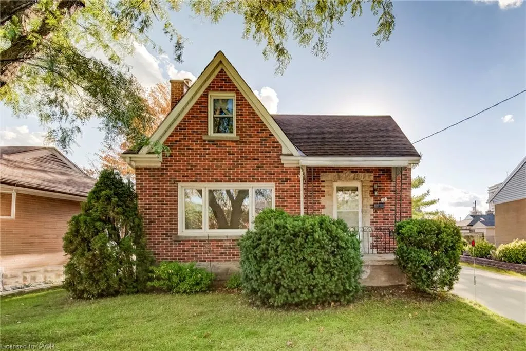 11 Crestwood Avenue