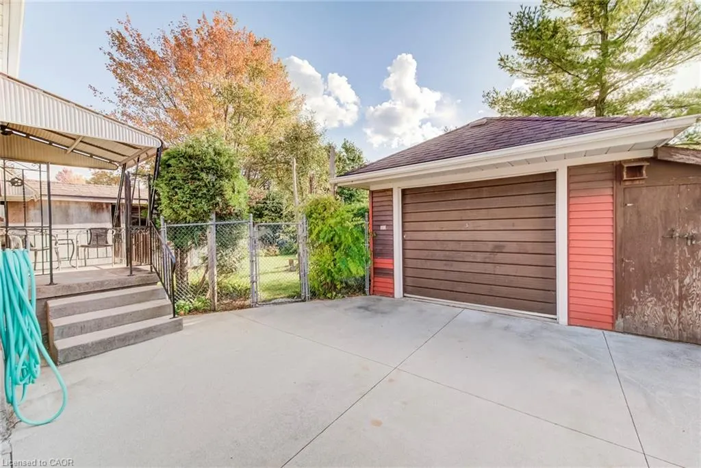 11 Crestwood Avenue